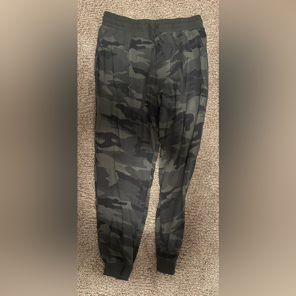 COPY - Lightweight camo joggers